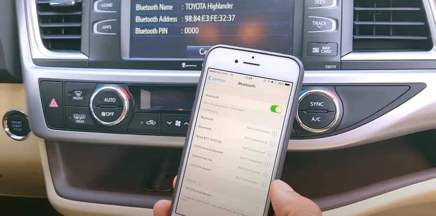 Jak podłączyć telefon do radia w samochodzie i cieszyć się muzyką