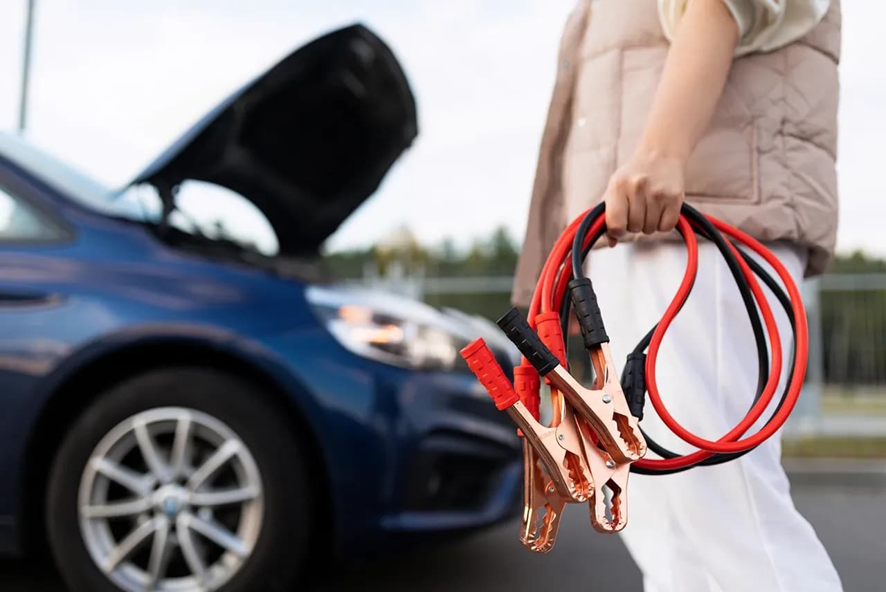 Jak odpalić auto na kablach: proste kroki, które uratują sytuację