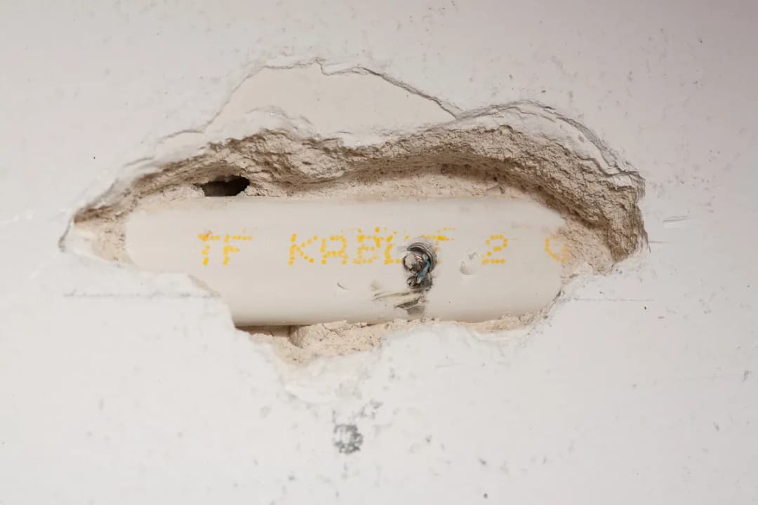 Jak połączyć przecięty kabel w ścianie i uniknąć niebezpieczeństw
